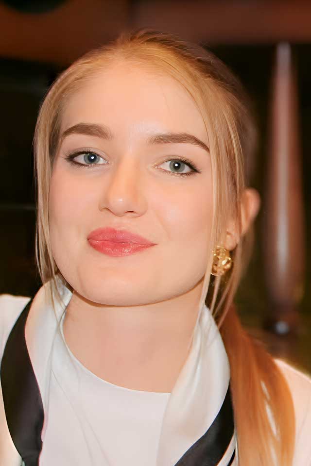 Simona Salon Aida Hairstyle